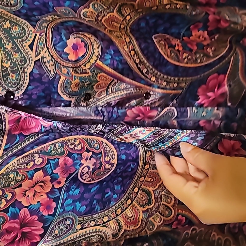 Vintage 80s silk multicolor long sleeve Blouse. - Picture 6 of 10